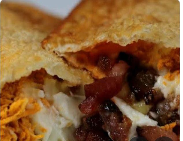 Pastel Frango c/Bacon e queijo.