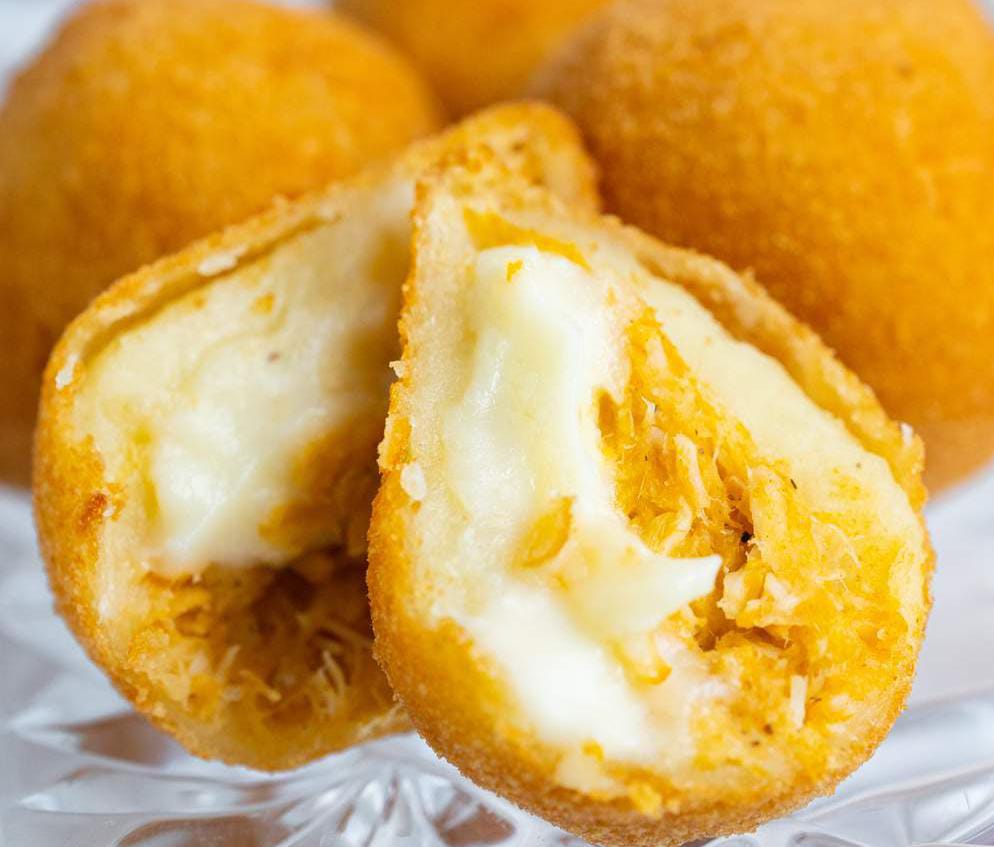 Coxinha Massa de Batata, Frango c/queijo e Mussarela 